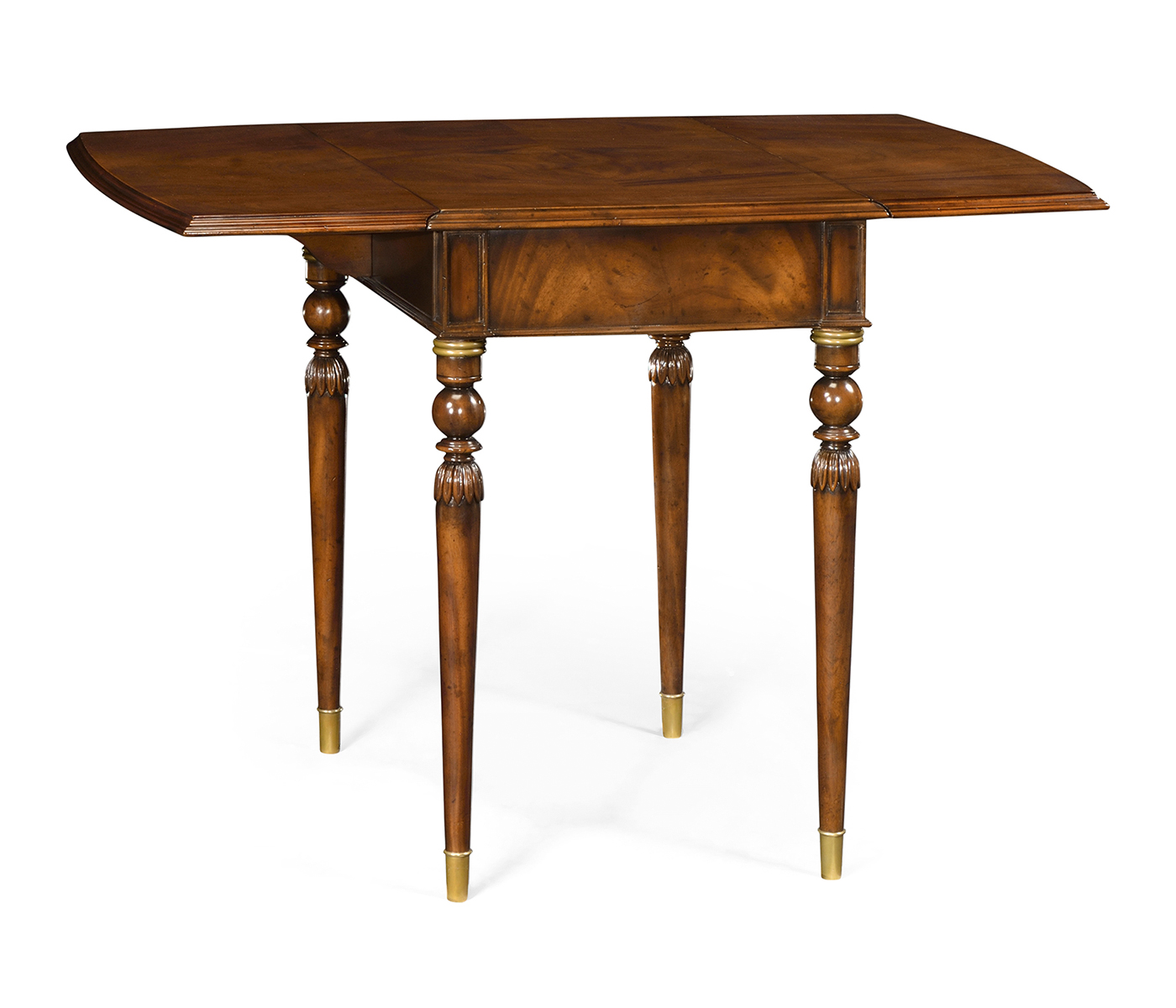 Pembroke table in antique mahogany