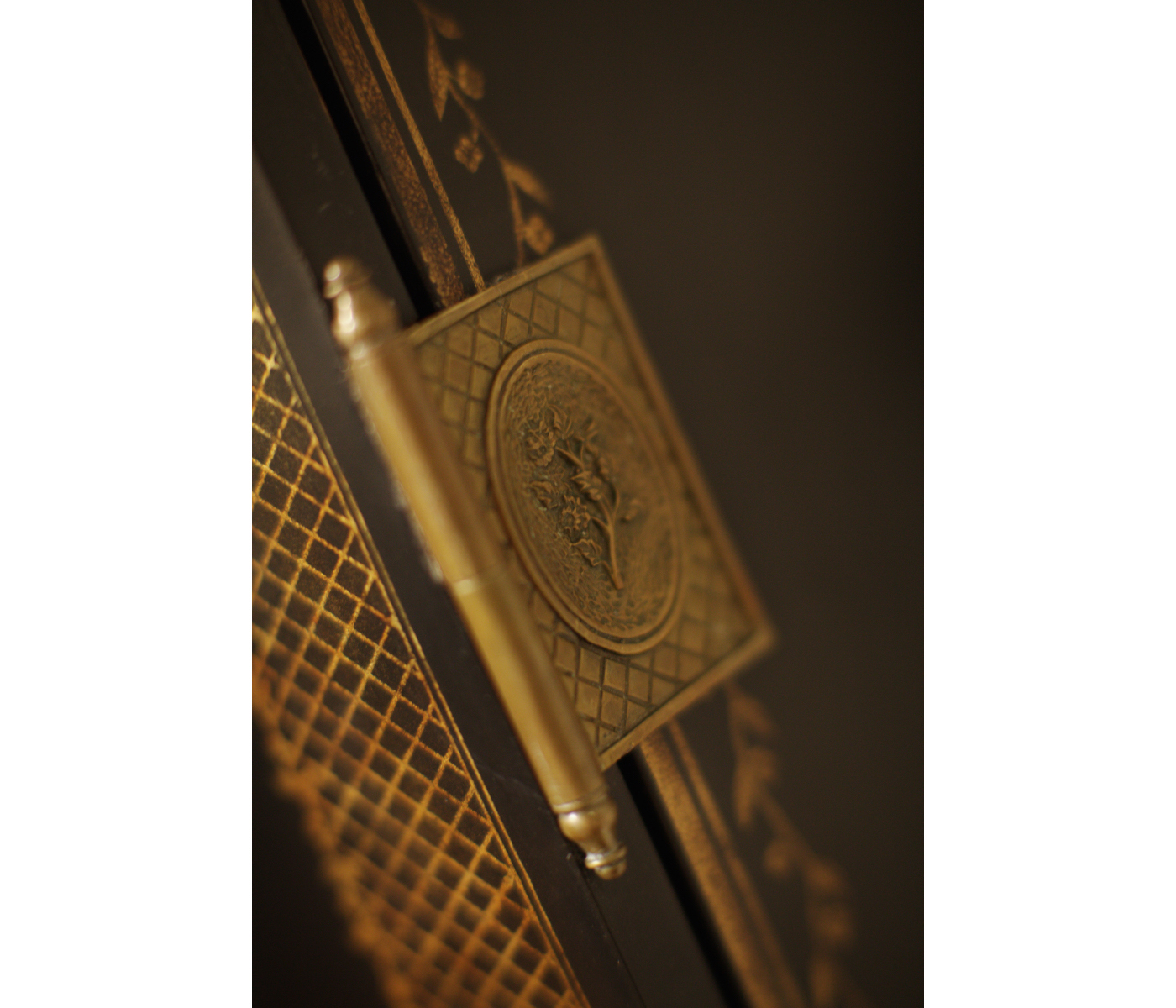Formal Black & Gold Drinks Cabinet