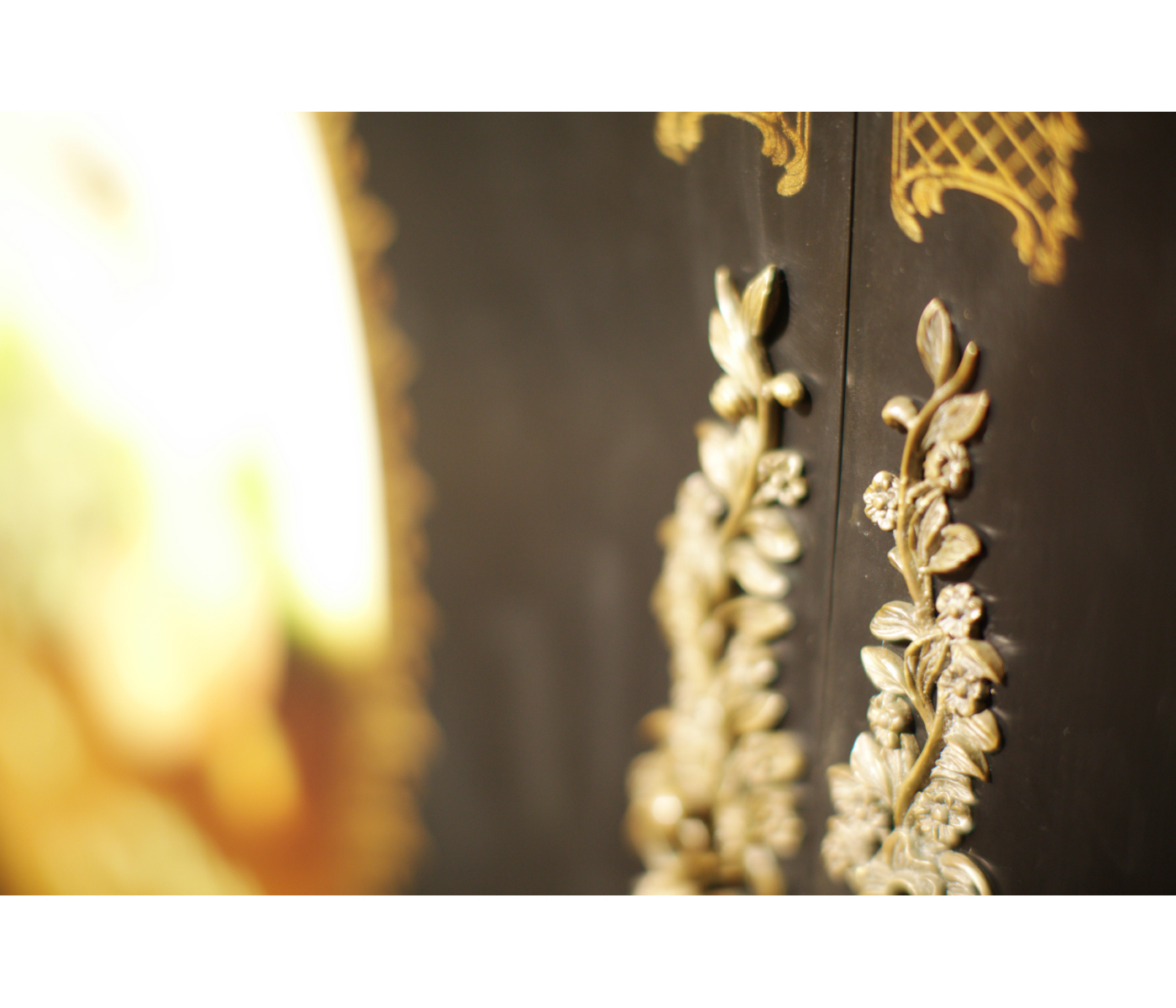 Formal Black & Gold Drinks Cabinet