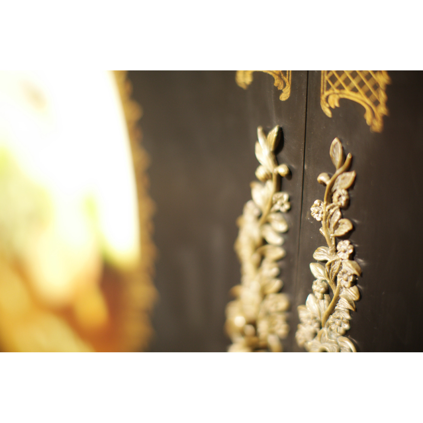 Formal Black & Gold Drinks Cabinet