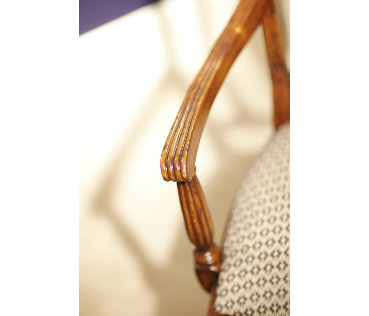 Dining chair with column back (Arm)