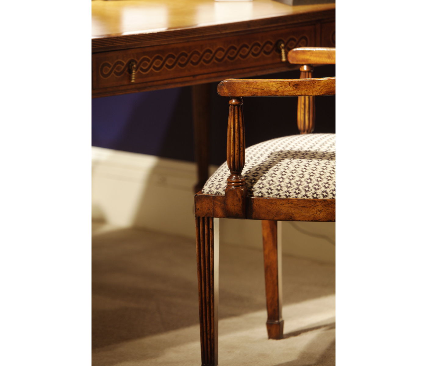 Dining chair with column back (Arm)