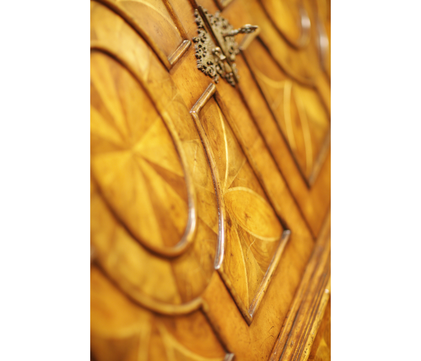 William & Mary Walnut & Oyster Drinks Cabinet