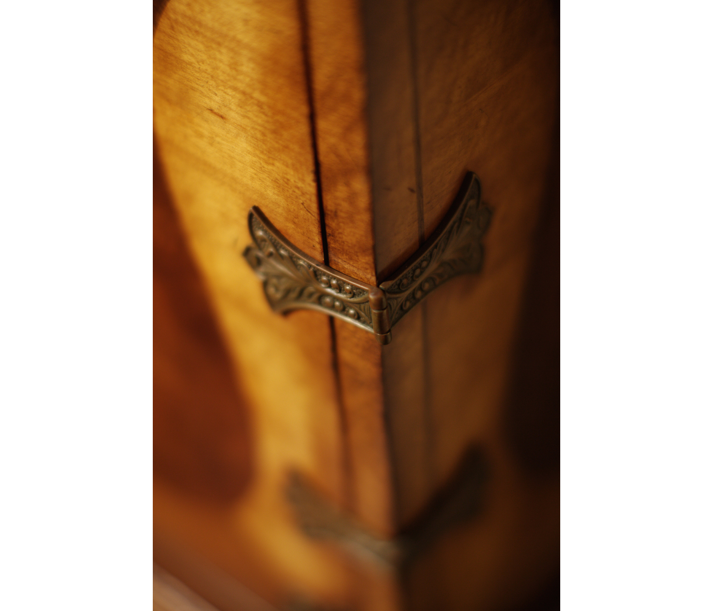 Queen Anne Walnut & Satinwood Drinks Cabinet