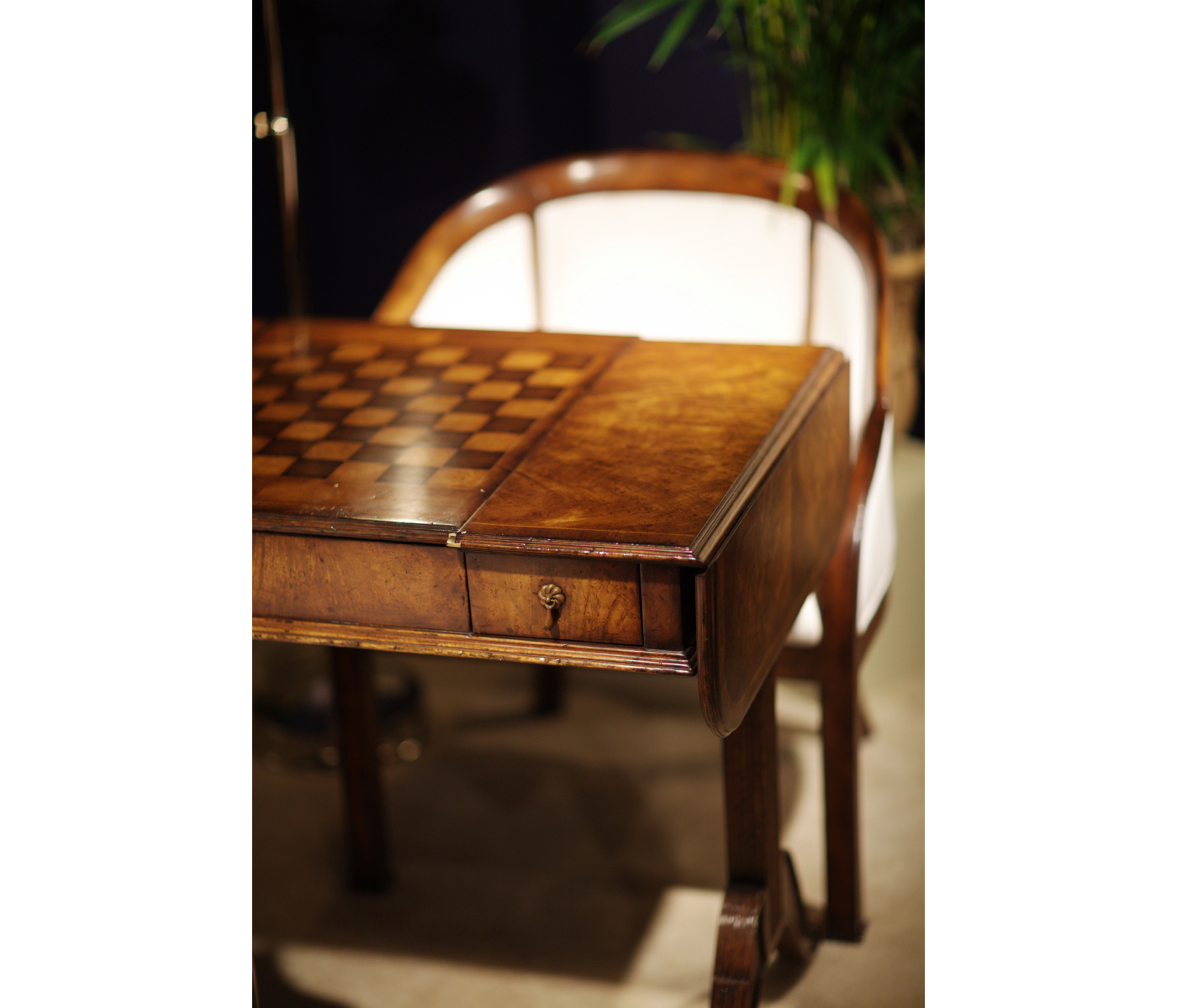 Plain upholstery walnut salon tub chair