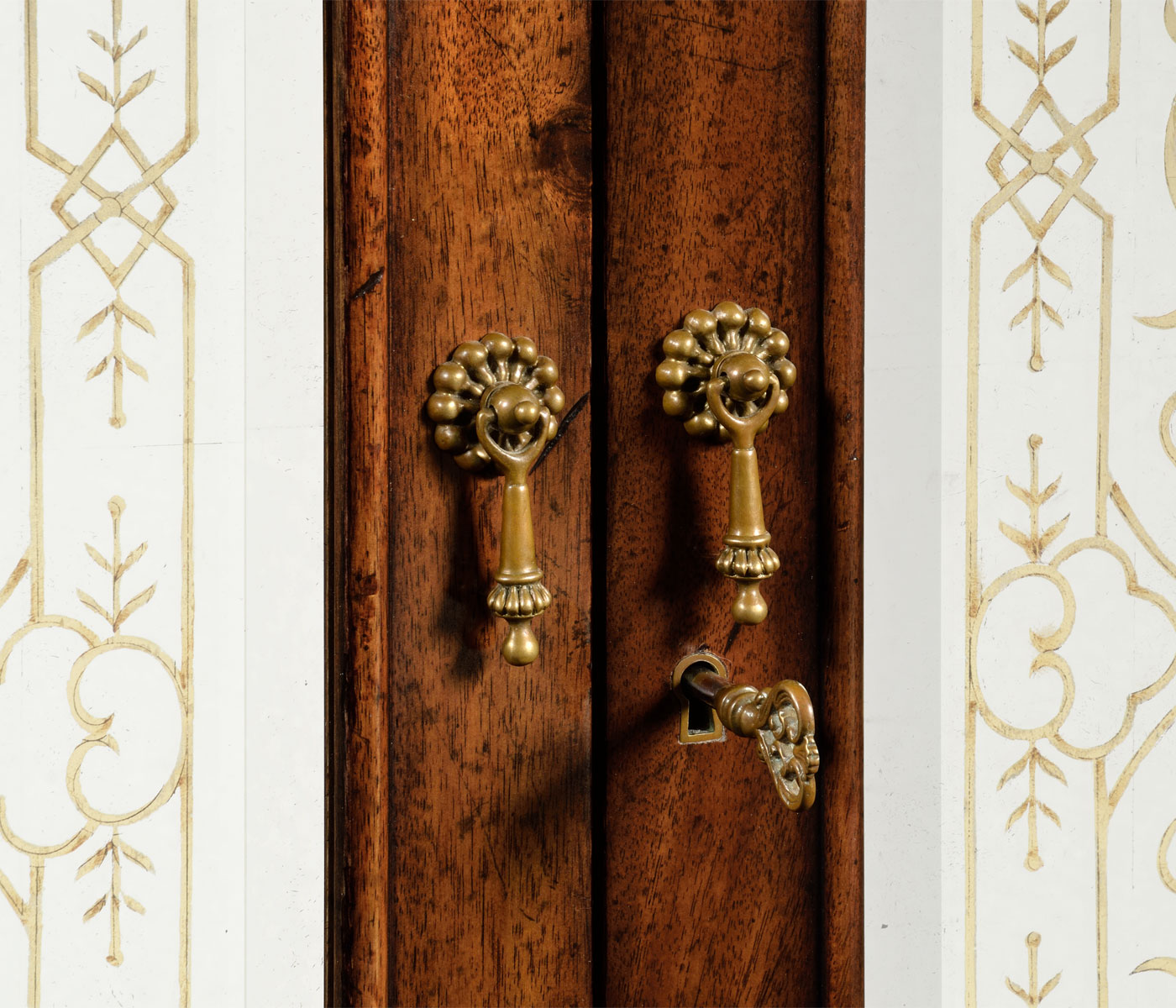 Églomisé sideboard base