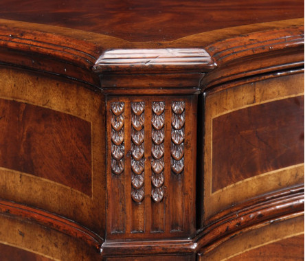 Mahogany Chest of 8 Drawers