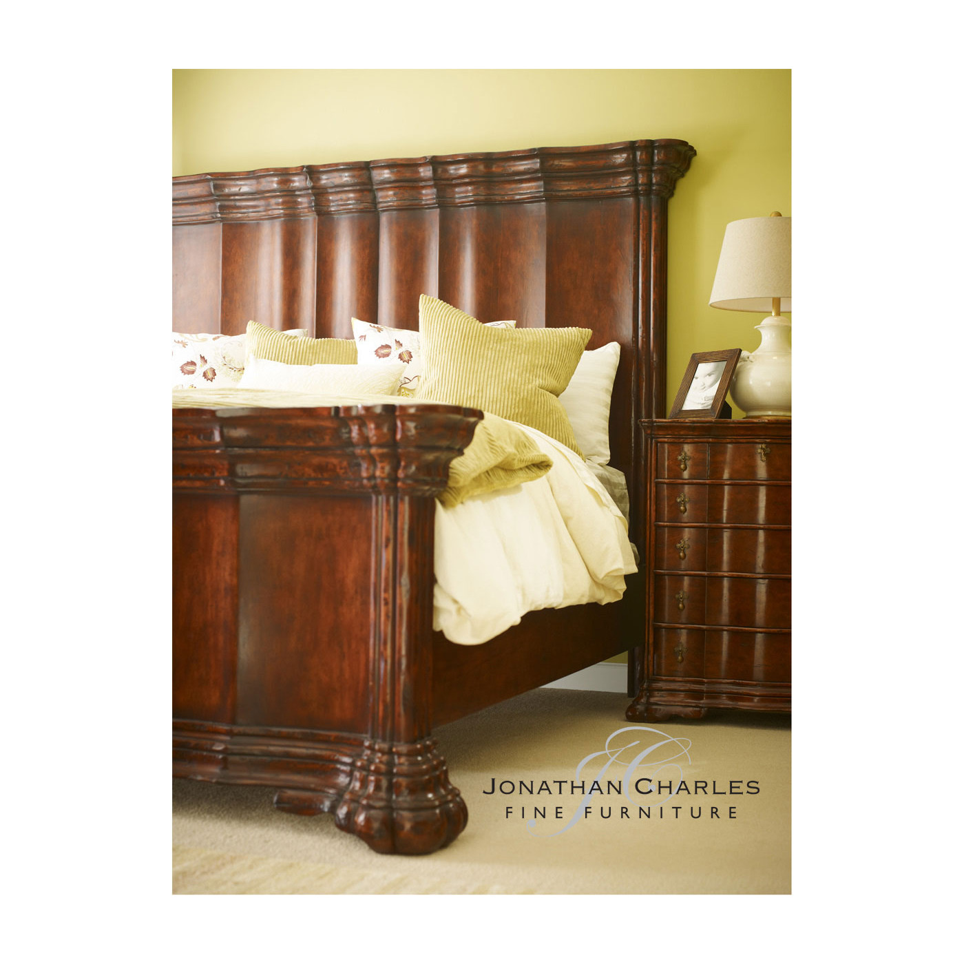 Serpentine Walnut US Queen Bed