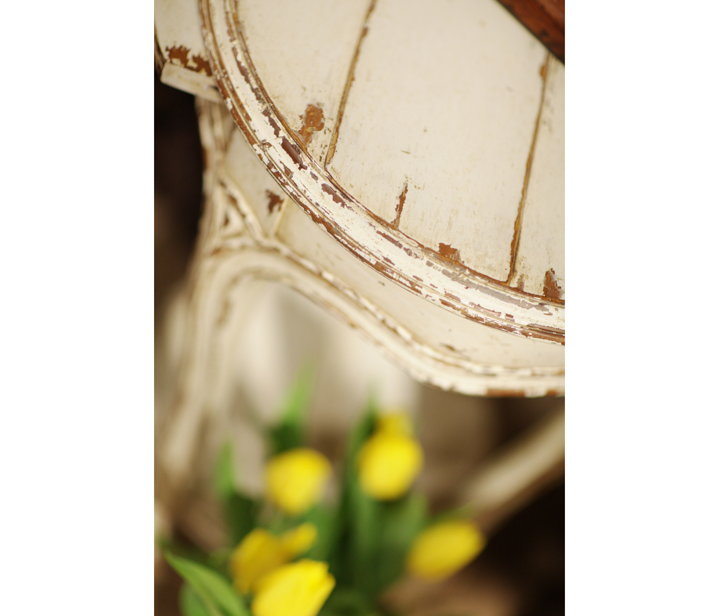 French small round lamp table