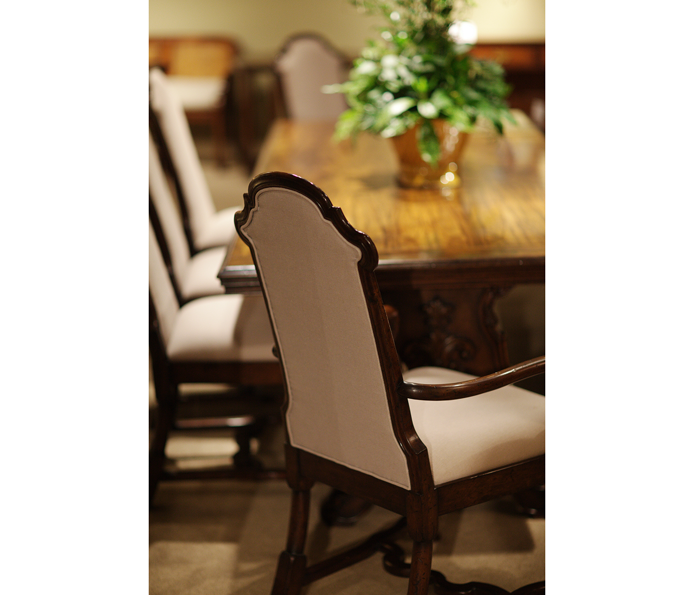 Queen Anne style dining or fireside chair (Arm)