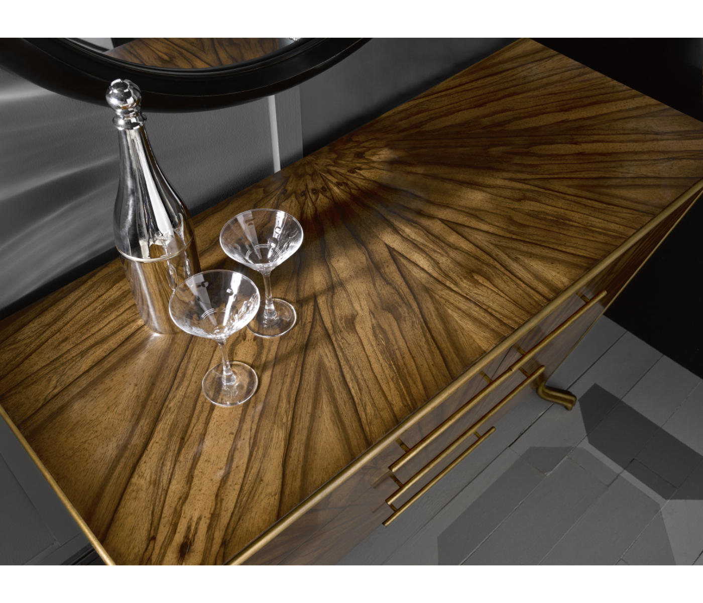 Argentinian walnut veneered tapering chest of drawers