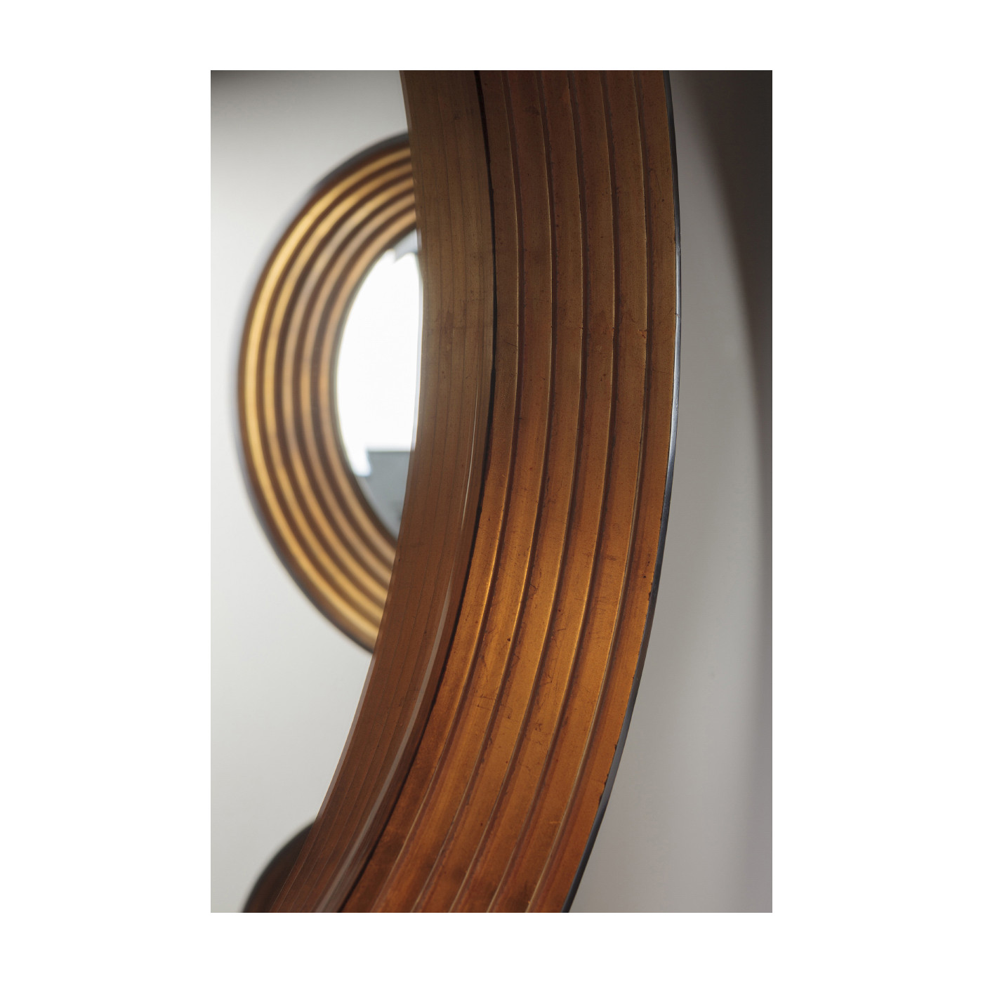 Contemporary Circular Recessed Mirror