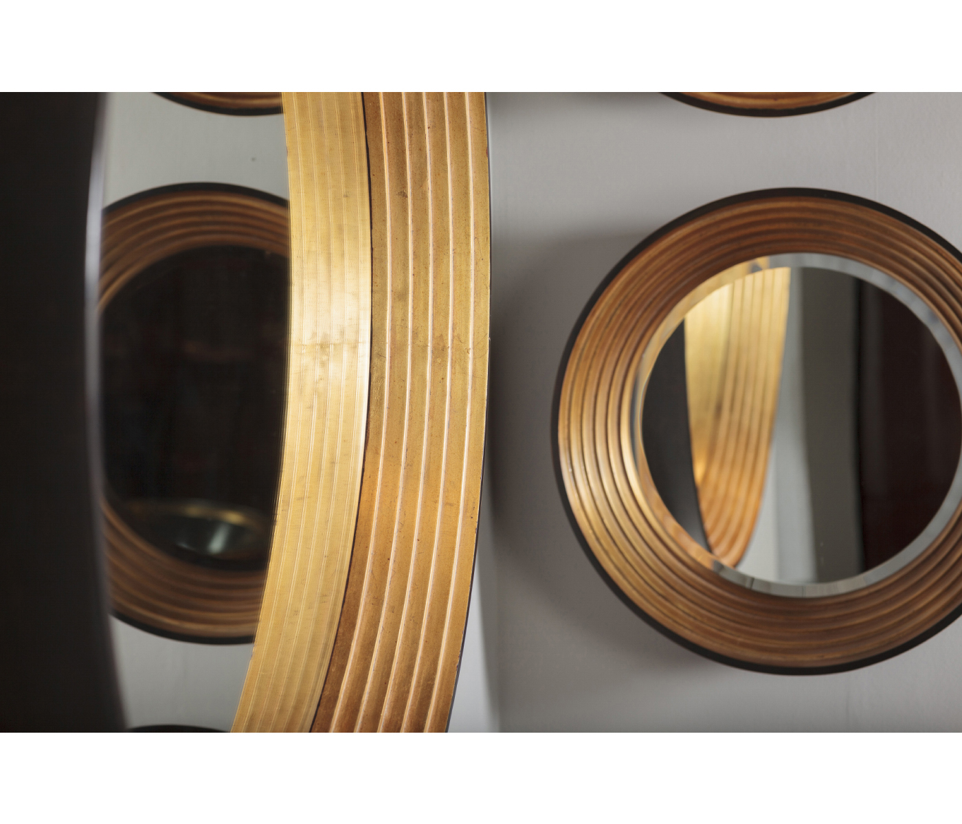 Contemporary Circular Recessed Mirror