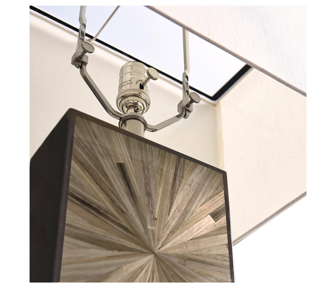 Terra Vertical Table Lamp