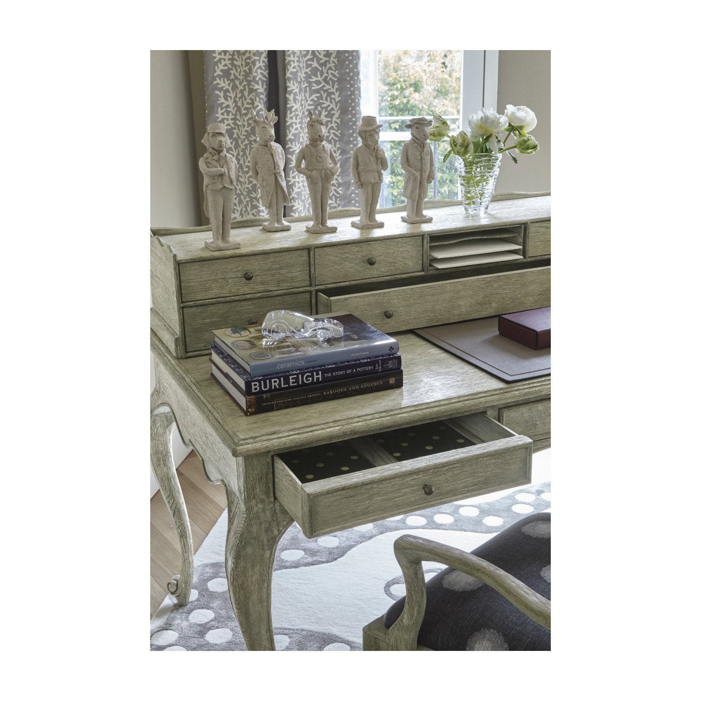Arles Desk
