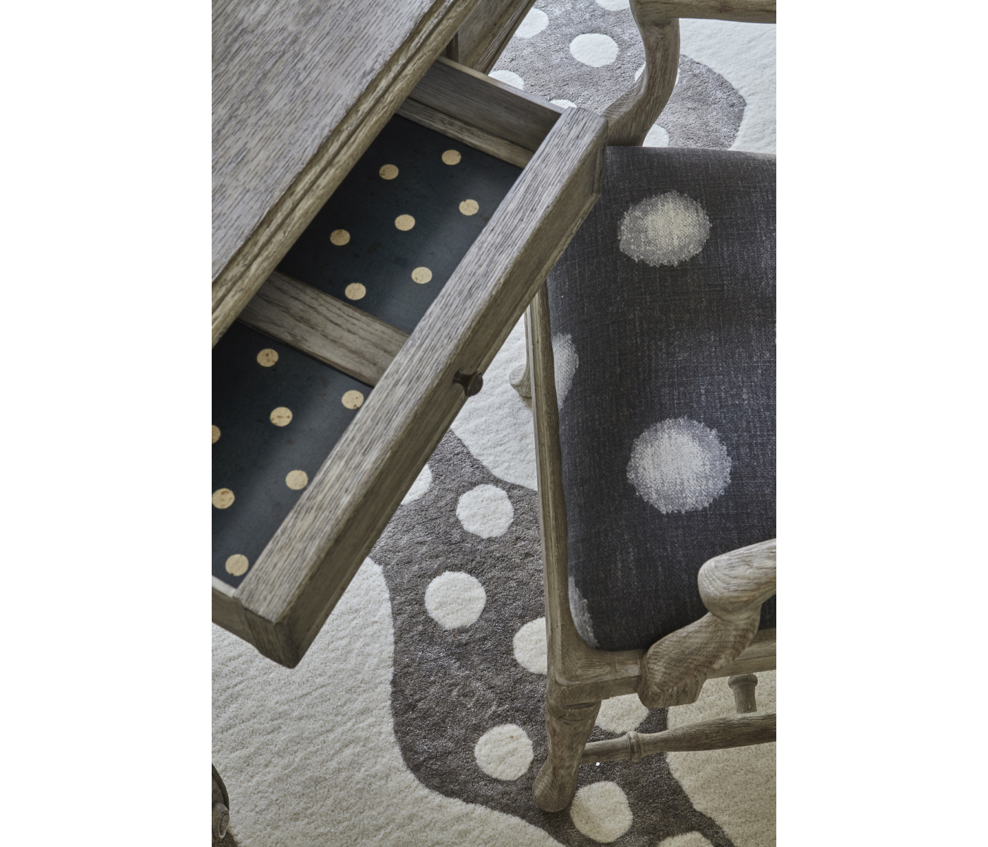 Arles Desk