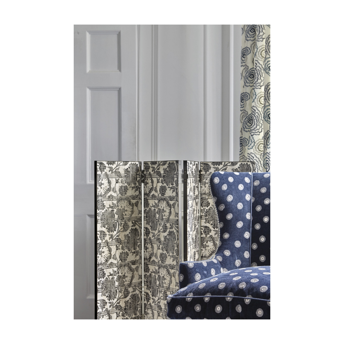 Octavian White & Blue Screen Panels